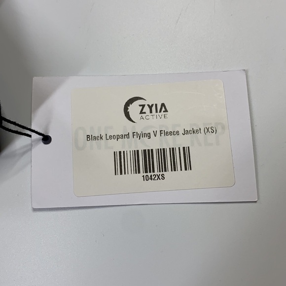 ZYIA Active Black Leopard Flying V Fleece Jacket Size XS NWT - Picture 5 of 6